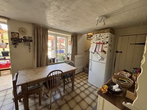 BREAKFAST AREA- click for photo gallery